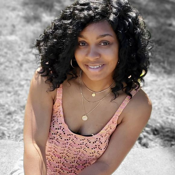 Meet your Posher, Sylena - Picture 1 of 1